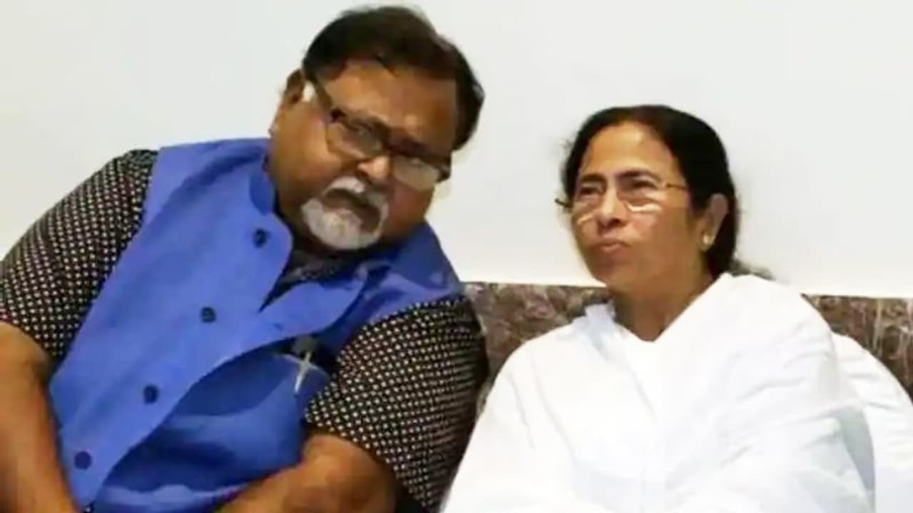 ममता बनर्जी के राज में हुए ये 6 बड़े घोटाले, एक घपले में तो पैसे की कोई थाह नहीं ममता बनर्जी के राज में हुए ये 6 बड़े घोटाले, एक घपले में तो पैसे की कोई थाह नहीं