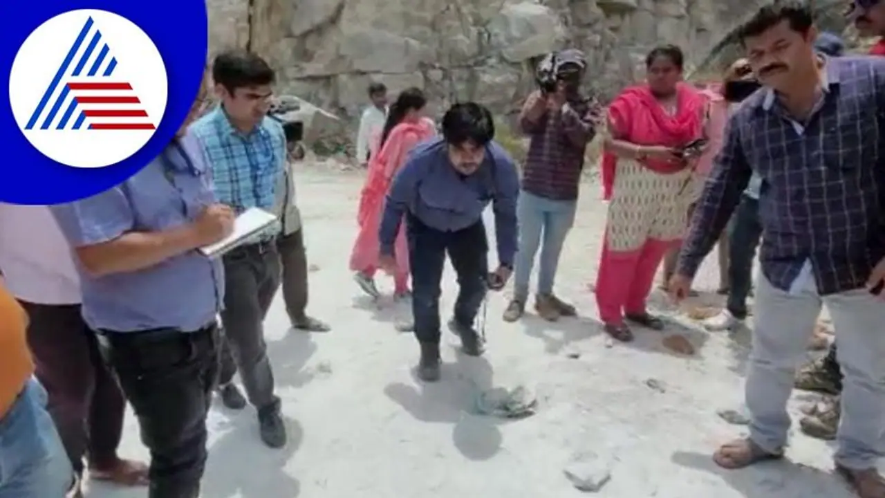 Mandya: ಬೇಬಿ ಬೆಟ್ಟದಲ್ಲಿ ಏಳು ದಿನ ನಡೆಯಬೇಕಿದ್ದ ಟ್ರಯಲ್ ಬ್ಲಾಸ್ಟ್ ಒಂದೇ ದಿನಕ್ಕೆ ಅಂತ್ಯ Mandya: ಬೇಬಿ ಬೆಟ್ಟದಲ್ಲಿ ಏಳು ದಿನ ನಡೆಯಬೇಕಿದ್ದ ಟ್ರಯಲ್ ಬ್ಲಾಸ್ಟ್ ಒಂದೇ ದಿನಕ್ಕೆ ಅಂತ್ಯ