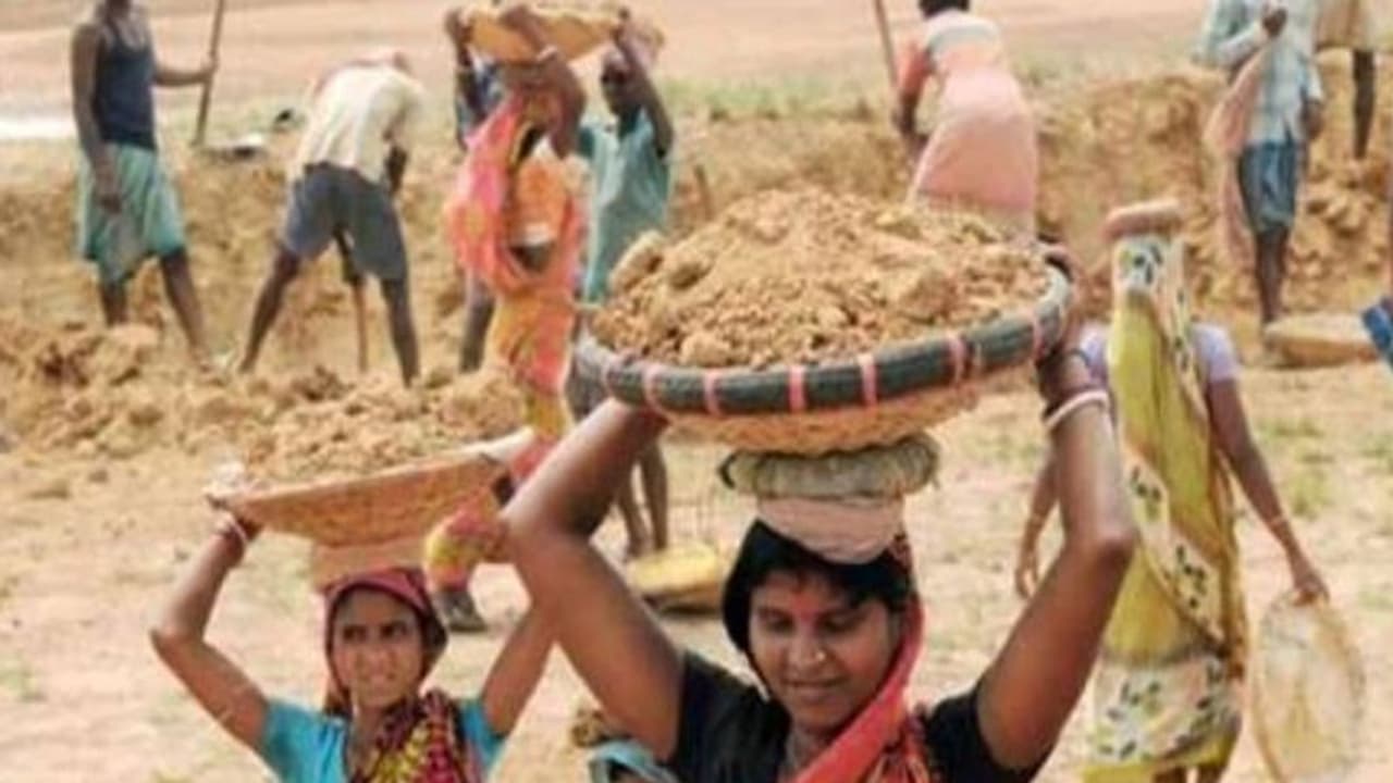 45 लाख मनरेगा मजदूरों की फैमली को बड़ी राहत देगी झारखंड सरकार, दो लाख रुपए देने का प्रपोजल तैयार