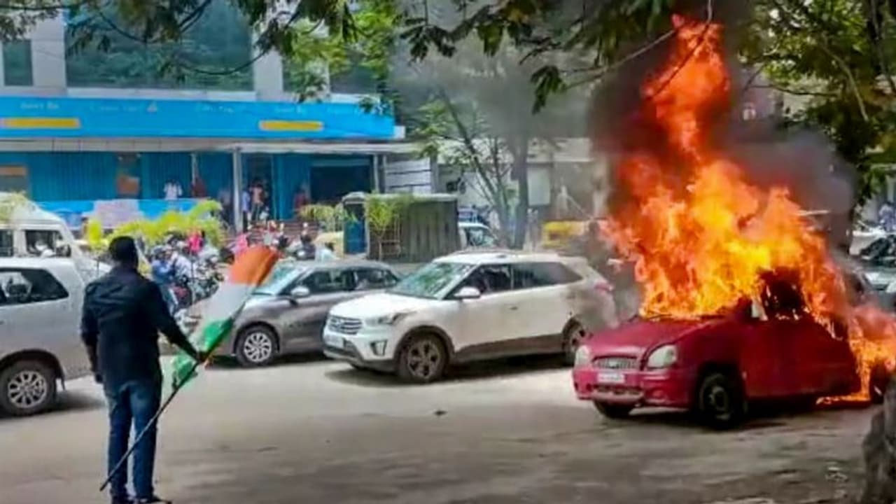 National Herald Case: भाजपा ने सत्याग्रह पर उठाए सवाल क्या कांग्रेस को डकैती करने का अधिकार है?