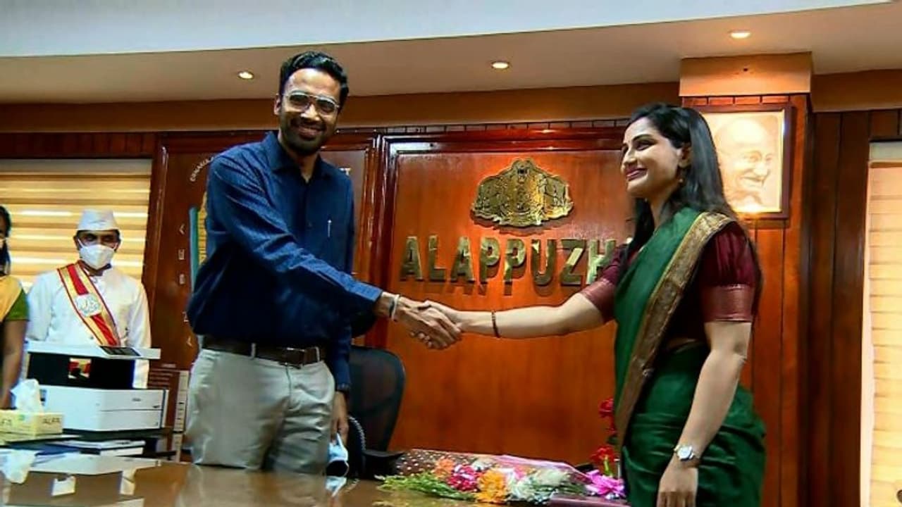 ശ്രീറാം വെങ്കിട്ടരാമൻ ആലപ്പുഴ കളക്ടർ, പ്രതിഷേധങ്ങൾക്കിടെ ചുമതലയേറ്റു