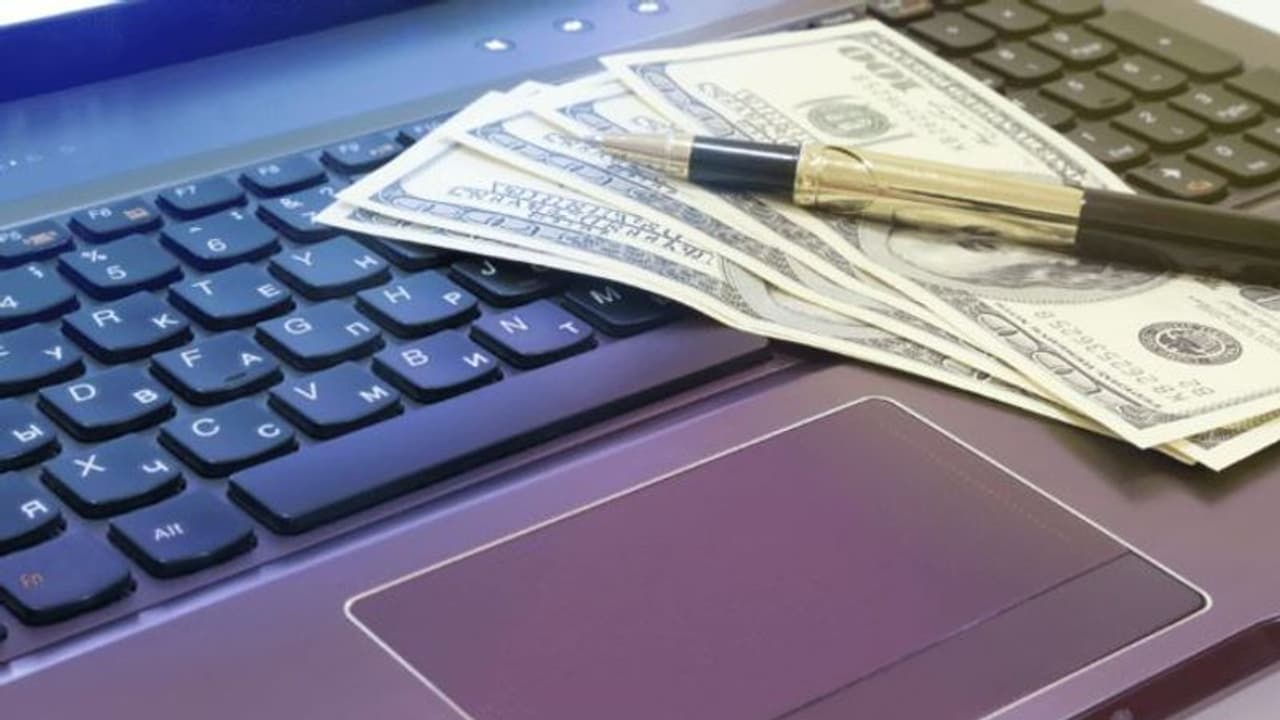 Extra Income: हर महीने सिर्फ 500 रुपए खर्च करके महिला घर बैठे कमाती है 70 हजार, जानिए क्या है ट्रिक