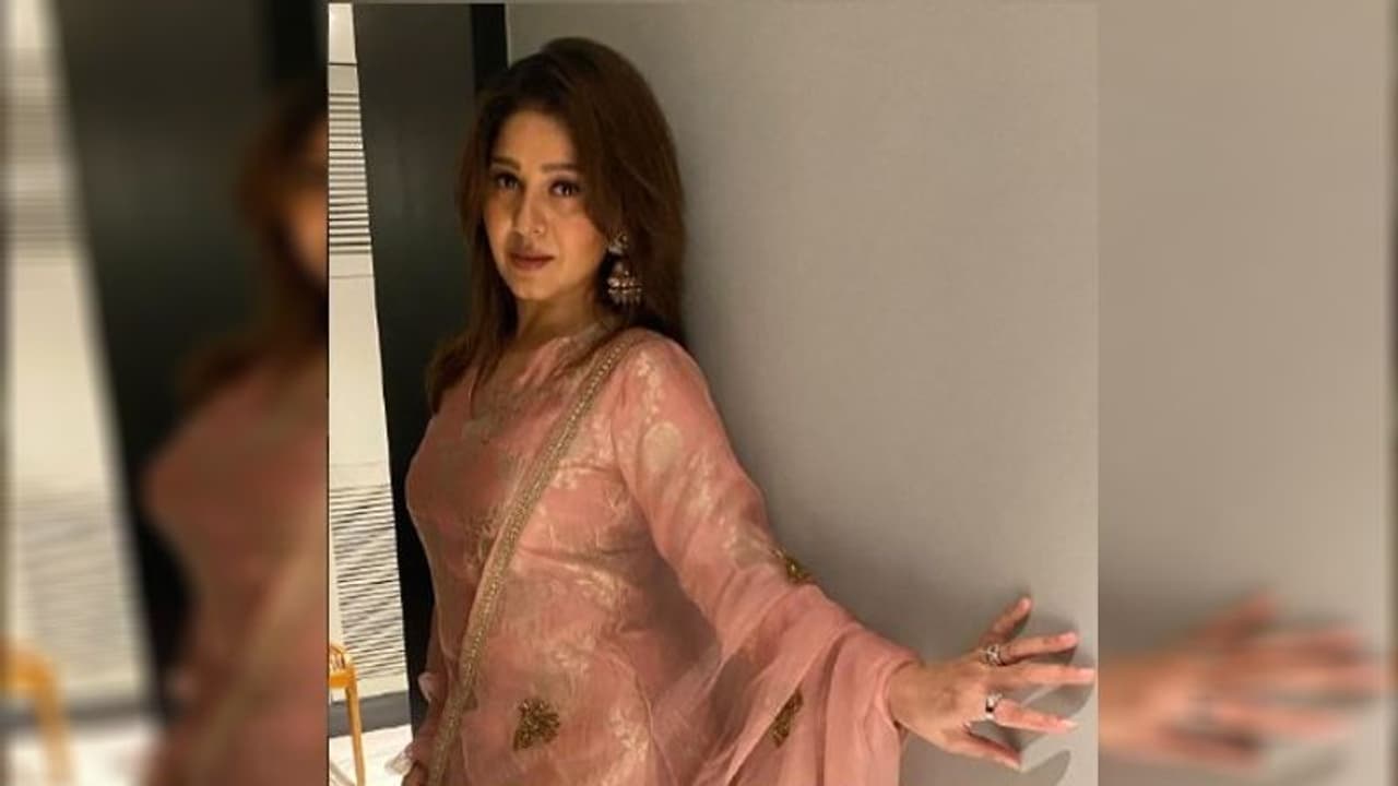 গান ভালো না গাইলেও প্রশংসা করতে হবে ! ইন্ডিয়ান আইডলের পর্দা ফাঁস করেছিলেন সুনিধি চৌহান