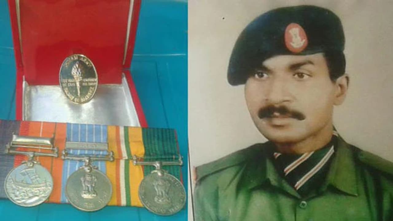 कारगिल विजय दिवस: झारखंड के वीरों ने छुड़ा दिए थे दुश्मनों के छक्के, आज भी उनकी बहादुरी की मिशाल देते हैं लोग कारगिल विजय दिवस: झारखंड के वीरों ने छुड़ा दिए थे दुश्मनों के छक्के, आज भी उनकी बहादुरी की मिशाल देते हैं लोग