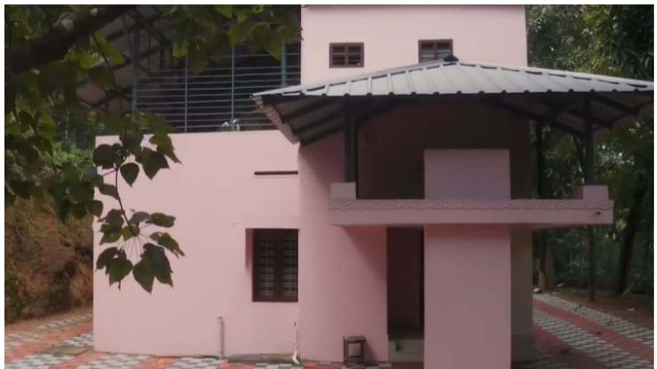 മകള് 'പ്രിയ'പ്പെട്ടവള്, അവള്ക്കൊപ്പം ചേര്ത്ത് പിടിക്കാന് ഒരുപാട് പേര്; 'പ്രിയ ഹോം' ഇനി കരുതലാകും മകള് 'പ്രിയ'പ്പെട്ടവള്, അവള്ക്കൊപ്പം ചേര്ത്ത് പിടിക്കാന് ഒരുപാട് പേര്; 'പ്രിയ ഹോം' ഇനി കരുതലാകും