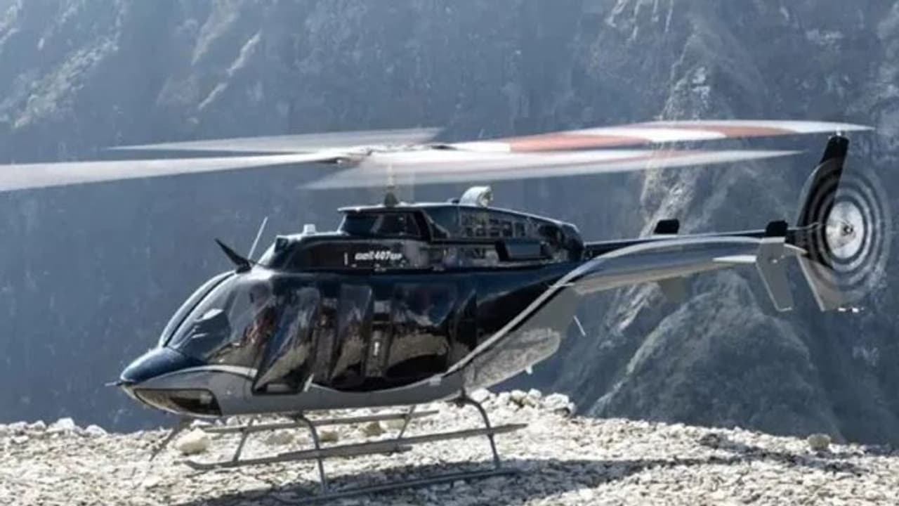 ஹெலிகாப்டர் ரெக்கையில் சிக்கிய சுற்றுலா பயணி… பின்னர் நடந்த கொடூரம்!! ஹெலிகாப்டர் ரெக்கையில் சிக்கிய சுற்றுலா பயணி… பின்னர் நடந்த கொடூரம்!!