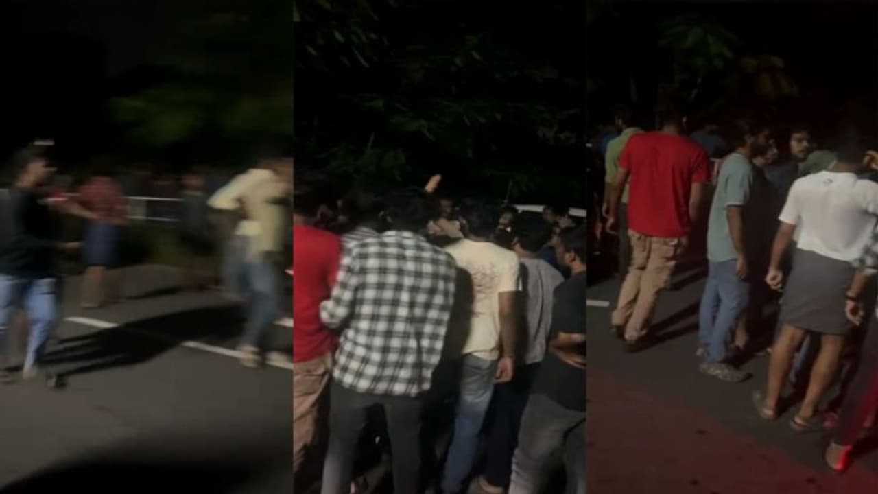 പെൺകുട്ടികളോട് അപമര്യാദയായി പെരുമാറിയ ആളെ വിട്ടയച്ചു, തൃശ്ശൂരിൽ വിദ്യാർത്ഥികളും പൊലീസും തമ്മിൽ സംഘർഷം പെൺകുട്ടികളോട് അപമര്യാദയായി പെരുമാറിയ ആളെ വിട്ടയച്ചു, തൃശ്ശൂരിൽ വിദ്യാർത്ഥികളും പൊലീസും തമ്മിൽ സംഘർഷം