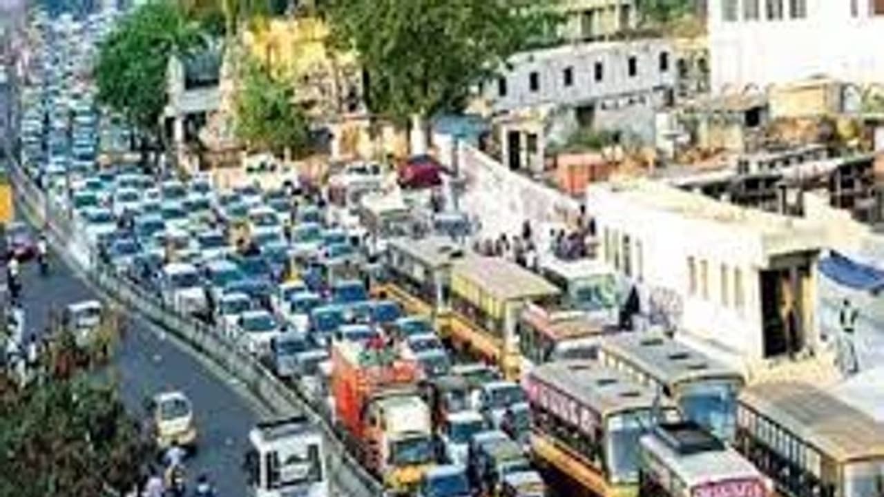 வாகன ஓட்டிகள் கவனத்திற்கு.. பிரதமர் மோடி வருகை.. சென்னையில் முக்கிய சாலைகளில் போக்குவரத்து மாற்றம்.. வாகன ஓட்டிகள் கவனத்திற்கு.. பிரதமர் மோடி வருகை.. சென்னையில் முக்கிய சாலைகளில் போக்குவரத்து மாற்றம்..