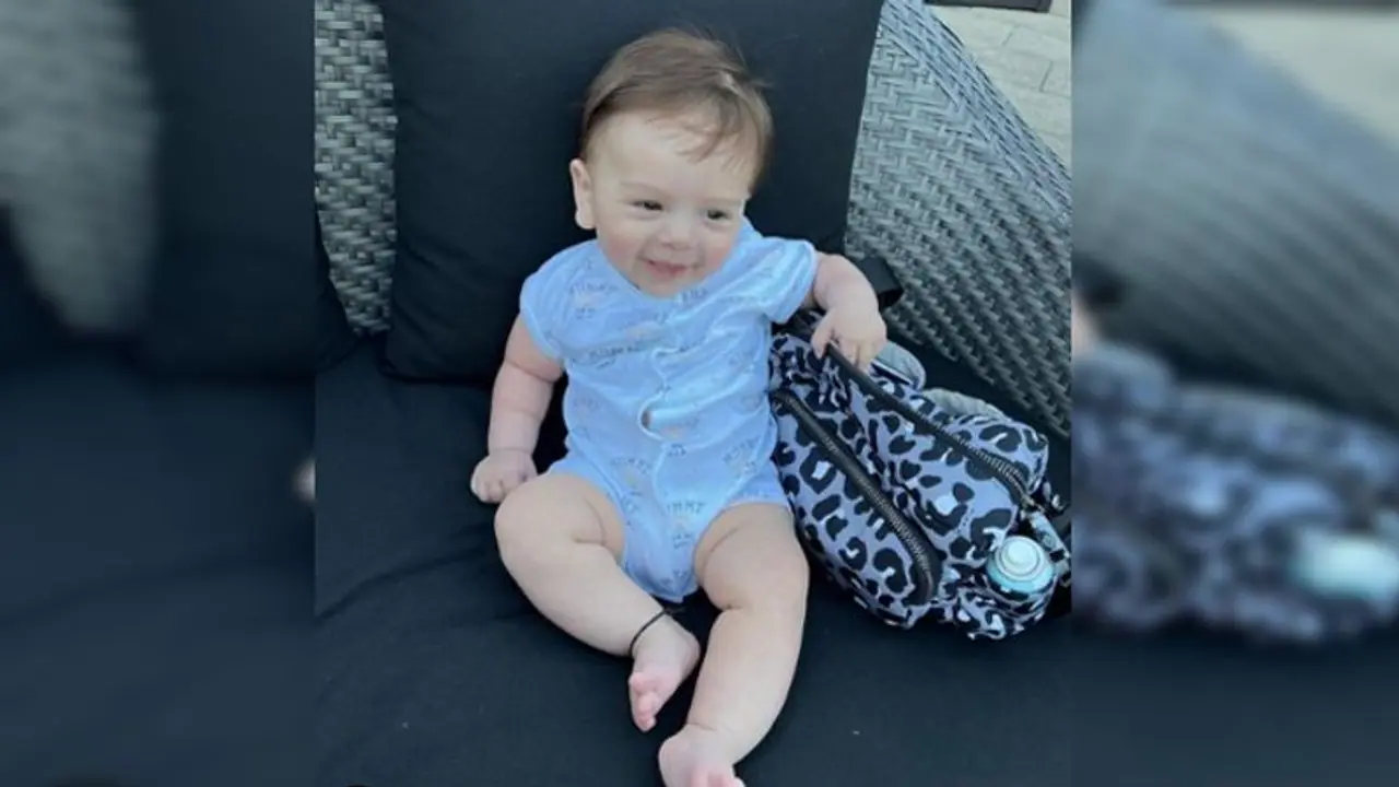 इतना बड़ा हो गया युवराज सिंह और हेजल कीच का बेटा, मम्मी ने शेयर की बेटे की प्यारी सी तस्वीर इतना बड़ा हो गया युवराज सिंह और हेजल कीच का बेटा, मम्मी ने शेयर की बेटे की प्यारी सी तस्वीर