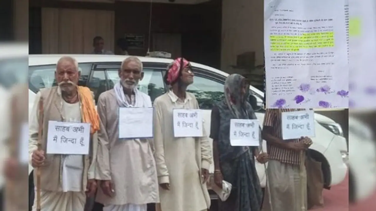 महोबा के पांच बुजुर्ग गले में तख्ती डालकर जिंदा होने का दे रहे सबूत, DM के पास पहुंचकर लगाई मदद की गुहार महोबा के पांच बुजुर्ग गले में तख्ती डालकर जिंदा होने का दे रहे सबूत, DM के पास पहुंचकर लगाई मदद की गुहार