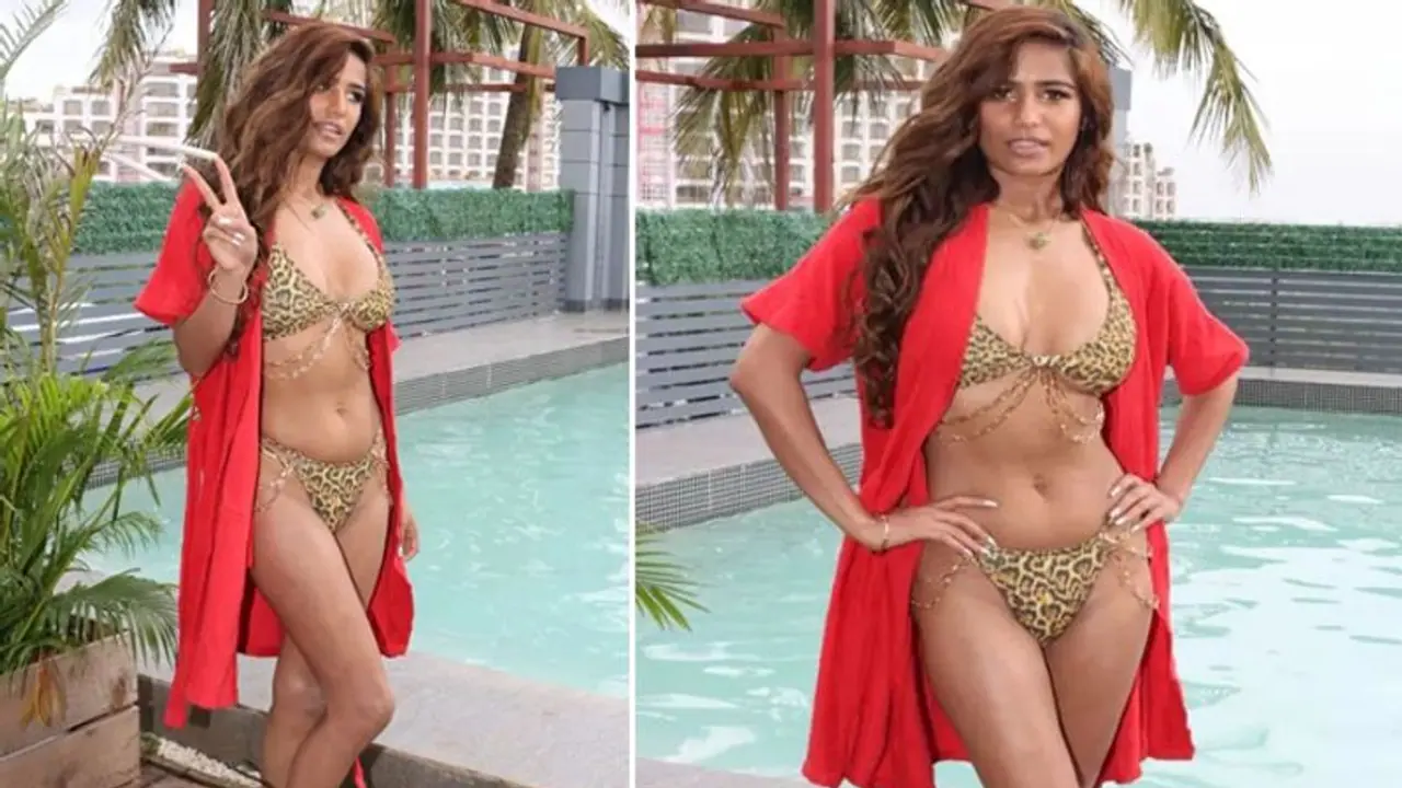 सेक्सी बिकिनी में पूनम पांडे ने फ्लॉन्ट किया हॉट फिगर, पूल साइड दिए पोज, लेकिन क्यों हो रही ट्रोल ? सेक्सी बिकिनी में पूनम पांडे ने फ्लॉन्ट किया हॉट फिगर, पूल साइड दिए पोज, लेकिन क्यों हो रही ट्रोल ?