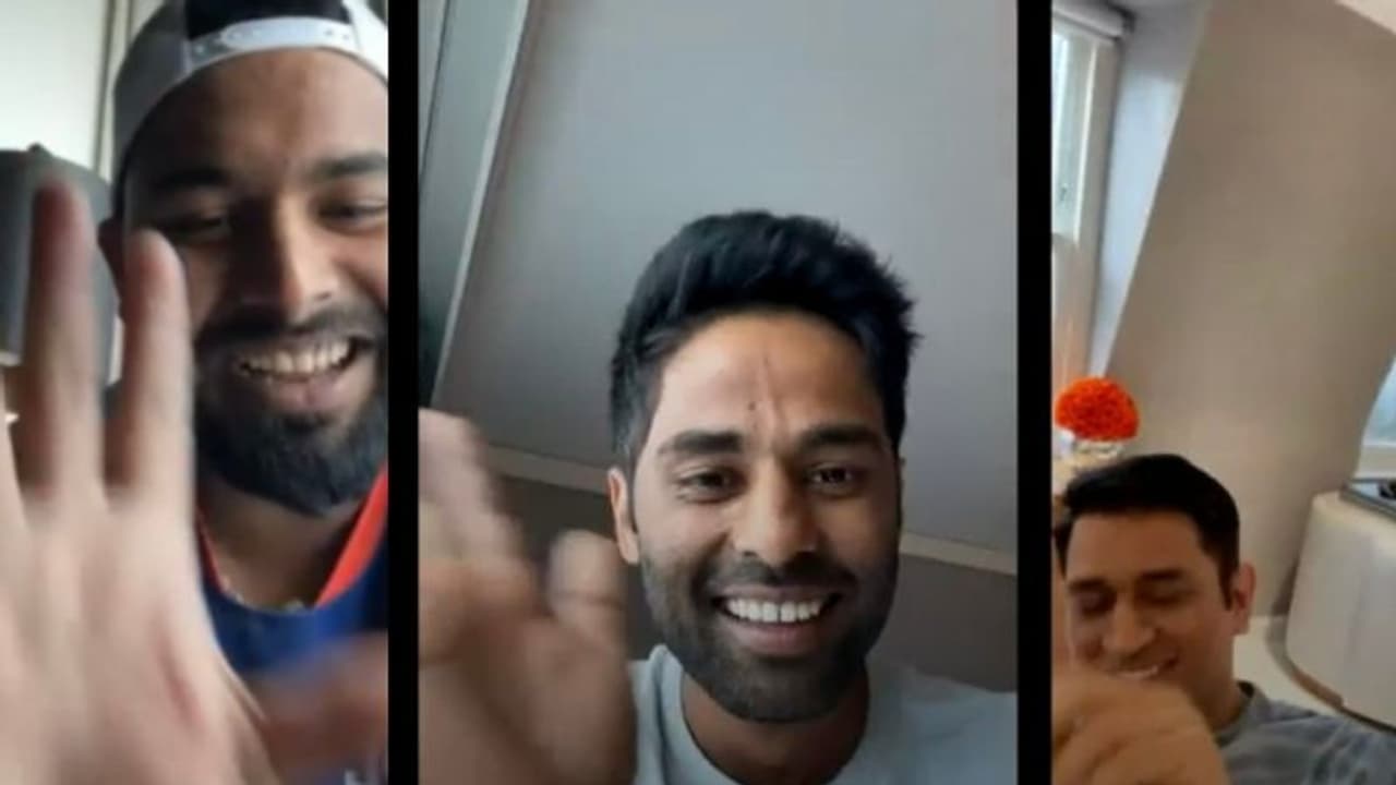 రిషబ్ పంత్ లైవ్లోకి మాహీ భాయ్... సాక్షితో అలా అనగానే కాల్ కట్ చేసిన ధోనీ... రిషబ్ పంత్ లైవ్లోకి మాహీ భాయ్... సాక్షితో అలా అనగానే కాల్ కట్ చేసిన ధోనీ...