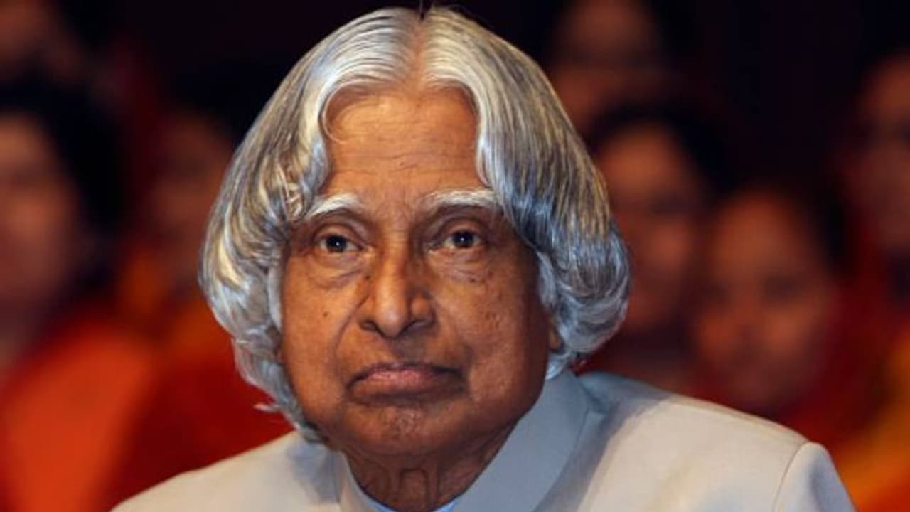 സ്നേഹം, അനുകമ്പ, നന്ദി ഇവയെ കുറിച്ച് എന്ത് പറയും? അന്ന് എപിജെ അബ്ദുൾ കലാം കുട്ടികള്ക്ക് നല്കിയ മറുപടി സ്നേഹം, അനുകമ്പ, നന്ദി ഇവയെ കുറിച്ച് എന്ത് പറയും? അന്ന് എപിജെ അബ്ദുൾ കലാം കുട്ടികള്ക്ക് നല്കിയ മറുപടി