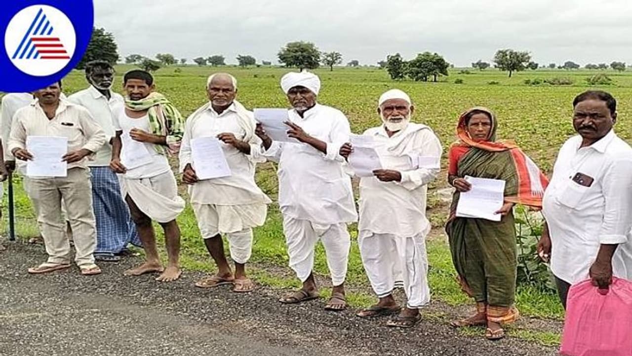 ಯಾದಗಿರಿ: ಹೆಚ್ಚಿನ ಪರಿಹಾರ ನೀಡದಿದ್ರೆ ಆತ್ಮಹತ್ಯೆ ಮಾಡಿಕೊಳ್ತೇವೆ, ರೈತರ ಆಕ್ರೋಶ ಯಾದಗಿರಿ: ಹೆಚ್ಚಿನ ಪರಿಹಾರ ನೀಡದಿದ್ರೆ ಆತ್ಮಹತ್ಯೆ ಮಾಡಿಕೊಳ್ತೇವೆ, ರೈತರ ಆಕ್ರೋಶ