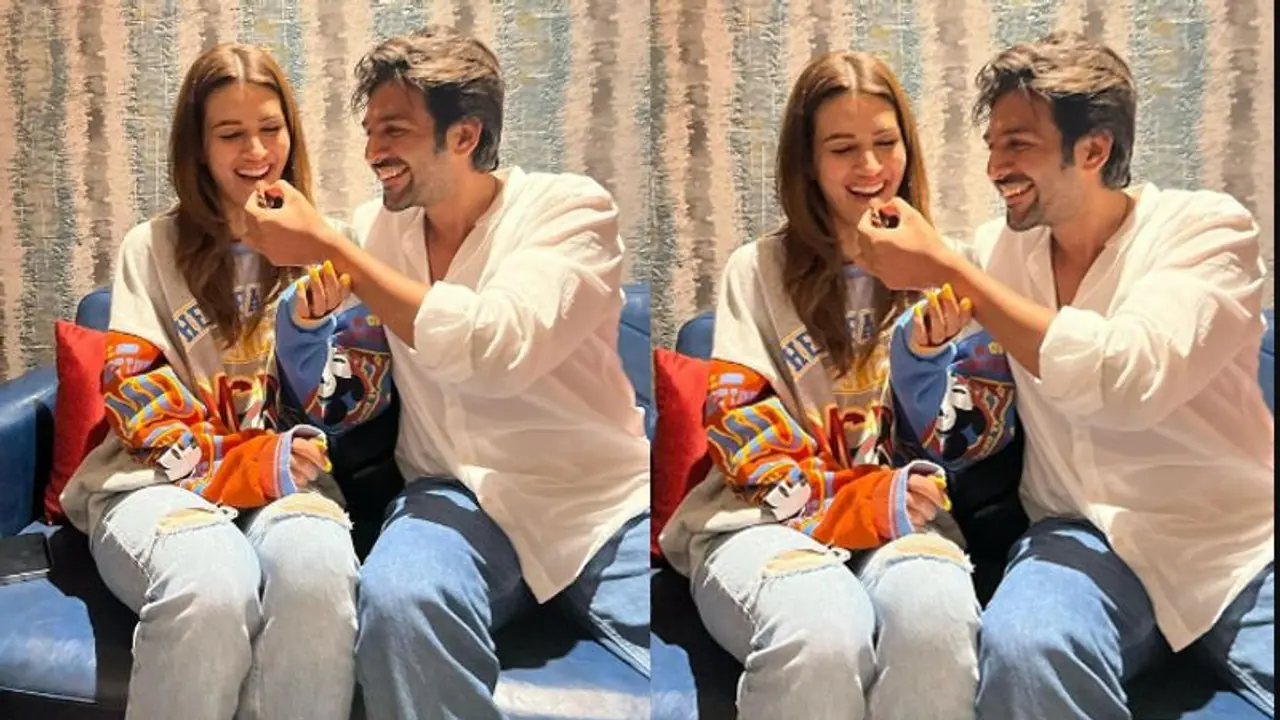 कार्तिक कृति को साथ में देखकर बेकाबू हुए फैंस, बोले 'आप दोनों जल्दी शादी कर लो' कार्तिक कृति को साथ में देखकर बेकाबू हुए फैंस, बोले 'आप दोनों जल्दी शादी कर लो'