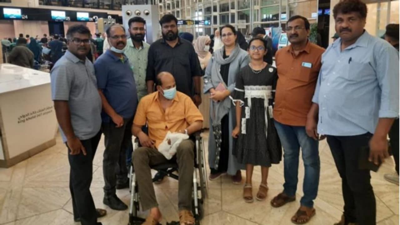 പക്ഷാഘാതം സംഭവിച്ച് സൗദിയിൽ ചികിത്സയിലായിരുന്ന മലയാളിയെ നാട്ടിലെത്തിച്ചു