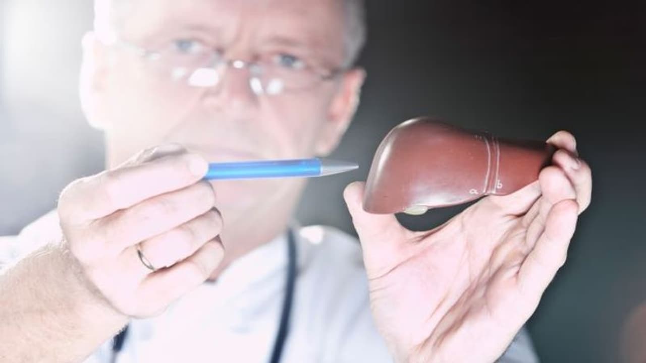 इस रोग के लक्षण 95 प्रतिशत रोगियों को दिखाई ही नहीं देते, देश की एक मशहूर हस्ती भी इससे पीड़ित, जानिए नाम 