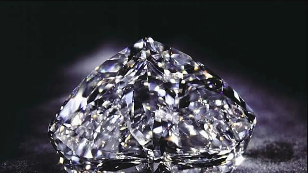 15 കോടിയുടെ വജ്രം, തോക്ക് ചൂണ്ടി തട്ടി; വര്‍ഷങ്ങളുടെ തെരച്ചില്‍, ഒടുവിൽ ഒളിപ്പിച്ചയിടം കണ്ട് ഞെട്ടി !