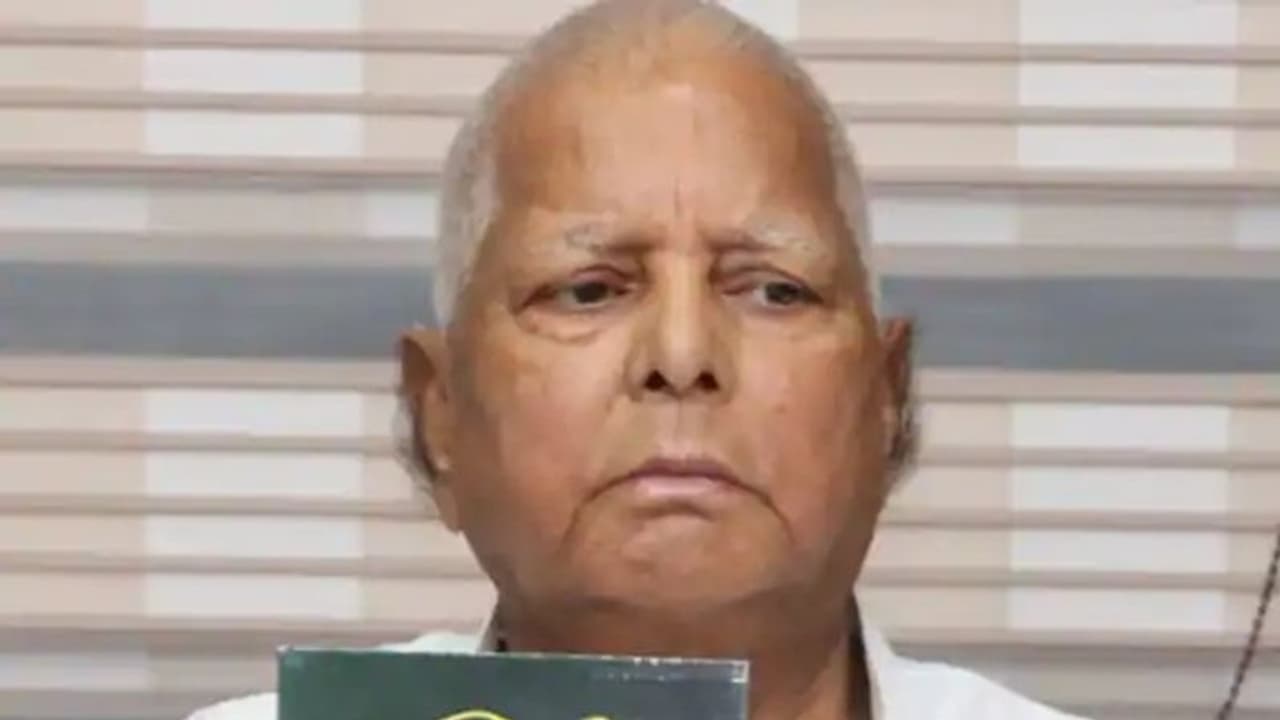 अरबो के चारा घोटालें में लालू यादव की सजा बढ़ाने की याचिका पर झारखंड हाईकोर्ट में हुई सुनवाई, CBIने की थी मांग