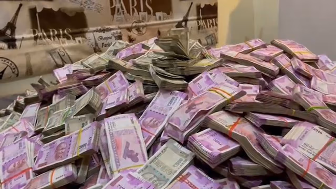 മഞ്ചേശ്വരത്ത് ബസിൽ നിന്നും 36 ലക്ഷം രൂപയുടെ കുഴൽപ്പണം പിടികൂടി 