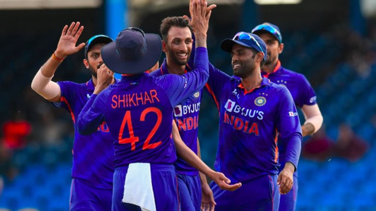 WI vs IND: చాహల్ మాయ.. విండీస్ను చిత్తుగా ఓడించిన టీమిండియా.. సిరీస్ క్లీన్ స్వీప్ WI vs IND: చాహల్ మాయ.. విండీస్ను చిత్తుగా ఓడించిన టీమిండియా.. సిరీస్ క్లీన్ స్వీప్