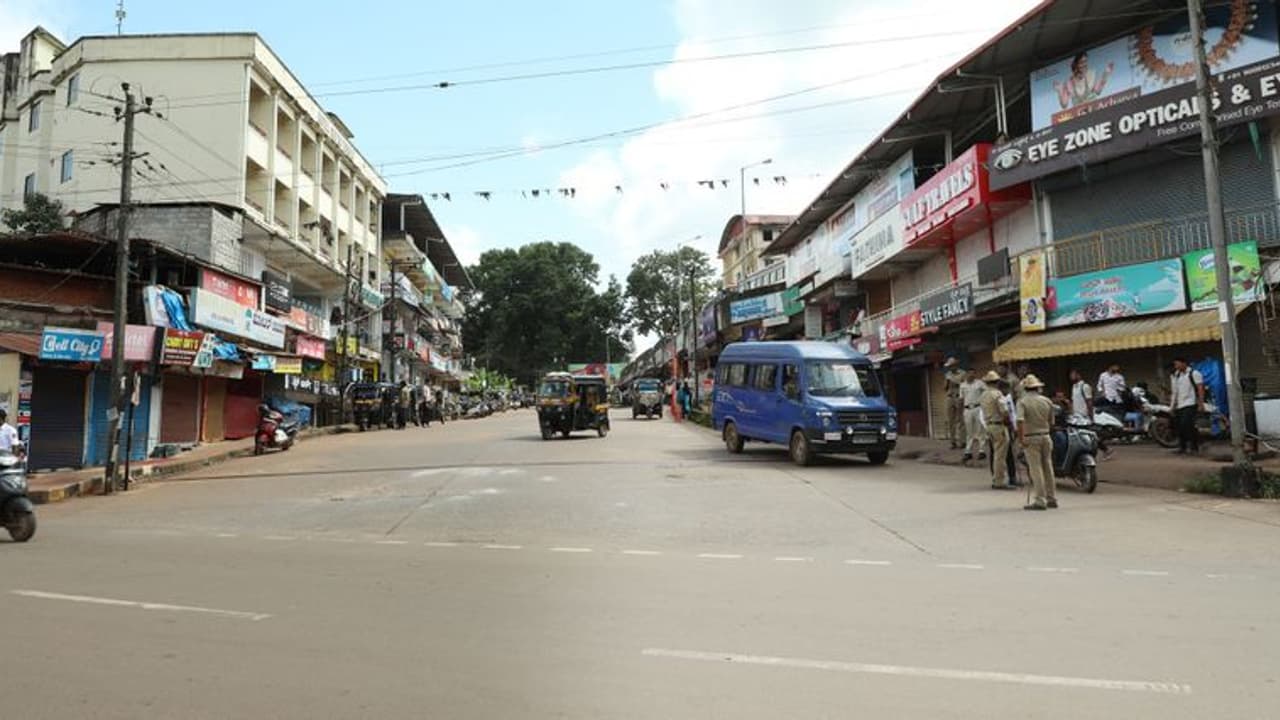 ಪುತ್ತೂರಿಂದ ಬೆಳ್ಳಾರೆಗೆ ಪ್ರವೀಣ್ ನೆಟ್ಟಾರು ಅಂತಿಮ ಯಾತ್ರೆ; ನಿನ್ನೆ ಏನೆಲ್ಲಾ ನಡೀತು ಗೊತ್ತಾ! ಪುತ್ತೂರಿಂದ ಬೆಳ್ಳಾರೆಗೆ ಪ್ರವೀಣ್ ನೆಟ್ಟಾರು ಅಂತಿಮ ಯಾತ್ರೆ; ನಿನ್ನೆ ಏನೆಲ್ಲಾ ನಡೀತು ಗೊತ್ತಾ!