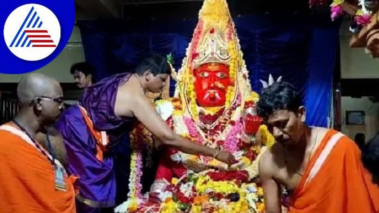 ಭಟ್ಕಳದಲ್ಲಿ ಅದ್ಧೂರಿ ಮಾರಿ ಜಾತ್ರೆ: ದೇವಿಯ ದರ್ಶನ ಪಡೆದ ಸಾವಿರಾರು ಭಕ್ತರು ಭಟ್ಕಳದಲ್ಲಿ ಅದ್ಧೂರಿ ಮಾರಿ ಜಾತ್ರೆ: ದೇವಿಯ ದರ್ಶನ ಪಡೆದ ಸಾವಿರಾರು ಭಕ್ತರು