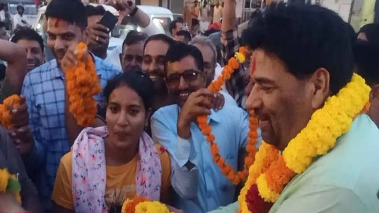 2 पत्नियां 3 संतान वाले राजस्थान के इस कांग्रेस नेता की खुली पोल, तत्काल किया बर्खास्त...गजब कर गए नेताजी! 2 पत्नियां 3 संतान वाले राजस्थान के इस कांग्रेस नेता की खुली पोल, तत्काल किया बर्खास्त...गजब कर गए नेताजी!