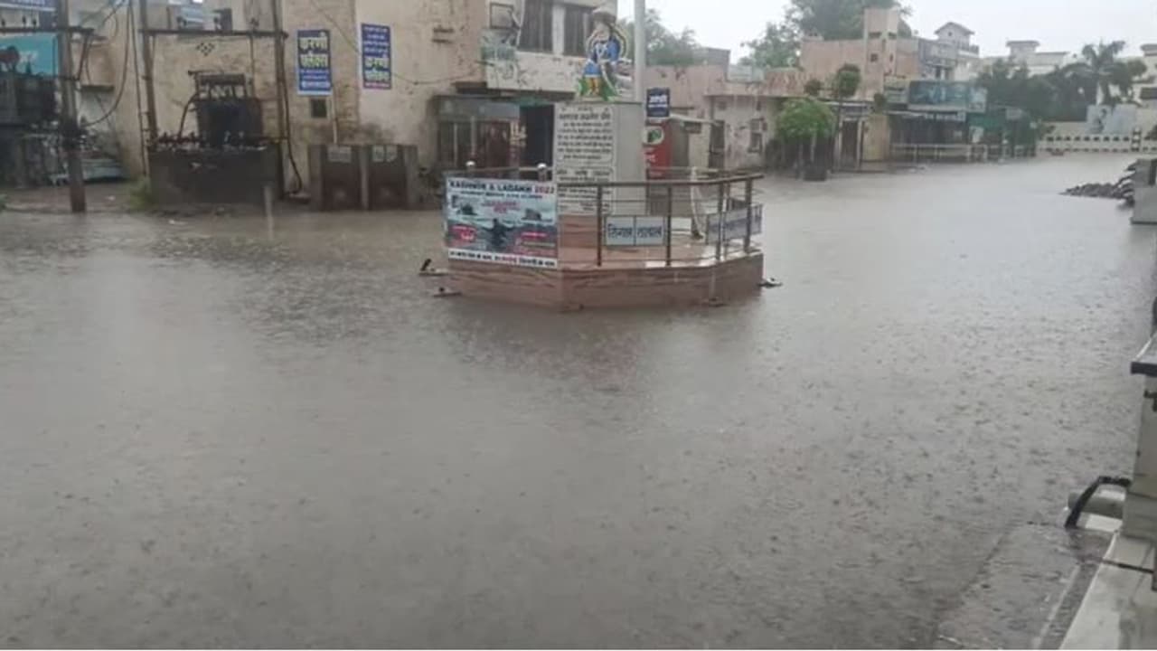 राजस्थान मौसम के ताजा हालः प्रदेश में आज हल्की से मध्यम, कल से भारी बारिश का अलर्ट जारी, जाने जिलों की स्थिति