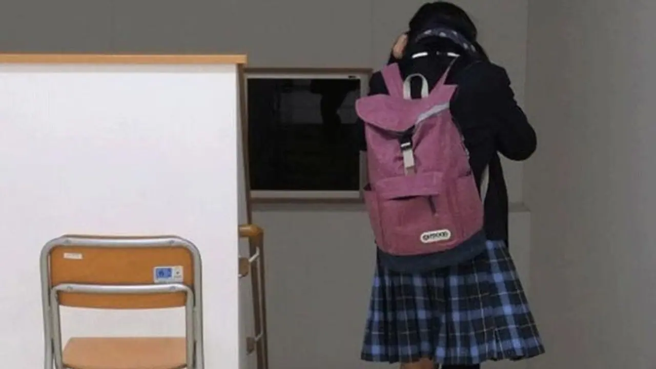 साढ़े 4 साल की मासूम पर बुरी नजर रखता था टीचर का 69 साल का हसबैंड, बच्ची ने घर जाकर बताई आपबीती साढ़े 4 साल की मासूम पर बुरी नजर रखता था टीचर का 69 साल का हसबैंड, बच्ची ने घर जाकर बताई आपबीती