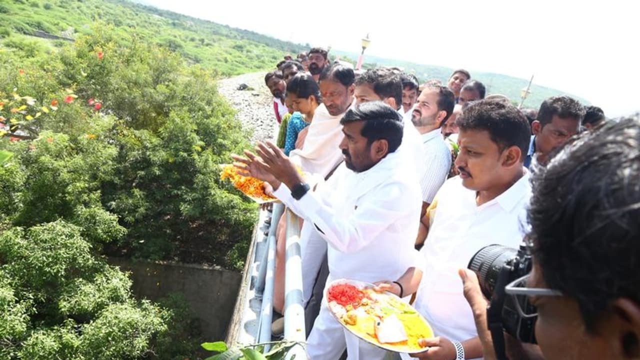 కృష్ణా జలాల వాటాలో నిక్కచ్చిగా ఉంటుంన్నాం మంత్రి జగదీష్ రెడ్డి.. సాగర్ ఎడమ కాలువ నీటి విడుదల కృష్ణా జలాల వాటాలో నిక్కచ్చిగా ఉంటుంన్నాం మంత్రి జగదీష్ రెడ్డి.. సాగర్ ఎడమ కాలువ నీటి విడుదల