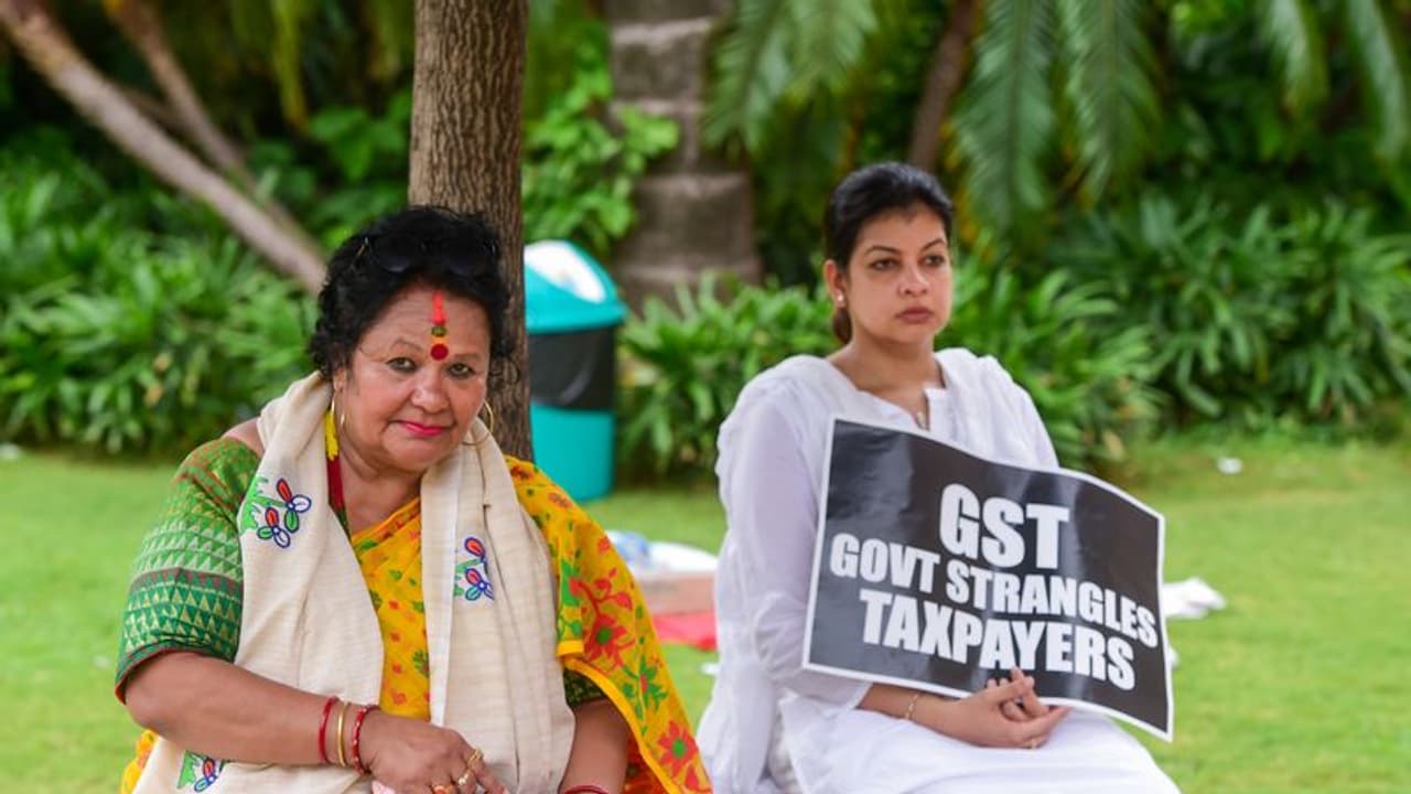 വിട്ടുവീഴ്ചയില്ലെന്ന് ആവര്ത്തിച്ച് പ്രതിപക്ഷം; ജിഎസ്ടി വിഷയത്തില് പാർലമെന്റില് ഇന്നും പ്രതിഷേധം തുടരും വിട്ടുവീഴ്ചയില്ലെന്ന് ആവര്ത്തിച്ച് പ്രതിപക്ഷം; ജിഎസ്ടി വിഷയത്തില് പാർലമെന്റില് ഇന്നും പ്രതിഷേധം തുടരും