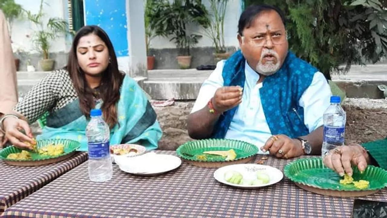 Friendship Day উপলক্ষ্যে পার্থ চট্টোপাধ্যায়ের পুরনো একটি ছবি ভাইরাল, আপনিও দেখুন সেটি কেমন Friendship Day উপলক্ষ্যে পার্থ চট্টোপাধ্যায়ের পুরনো একটি ছবি ভাইরাল, আপনিও দেখুন সেটি কেমন