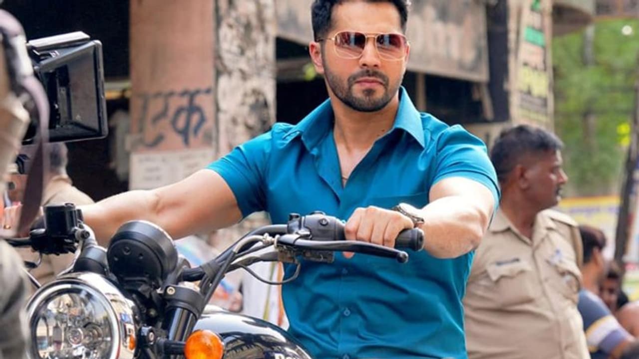 वरुण धवन के अब तक के करियर की सबसे महंगी फिल्म बनी 'बवाल', शूटिंग पर हर दिन आ रहा 2.5 करोड़ रुपए का खर्च वरुण धवन के अब तक के करियर की सबसे महंगी फिल्म बनी 'बवाल', शूटिंग पर हर दिन आ रहा 2.5 करोड़ रुपए का खर्च