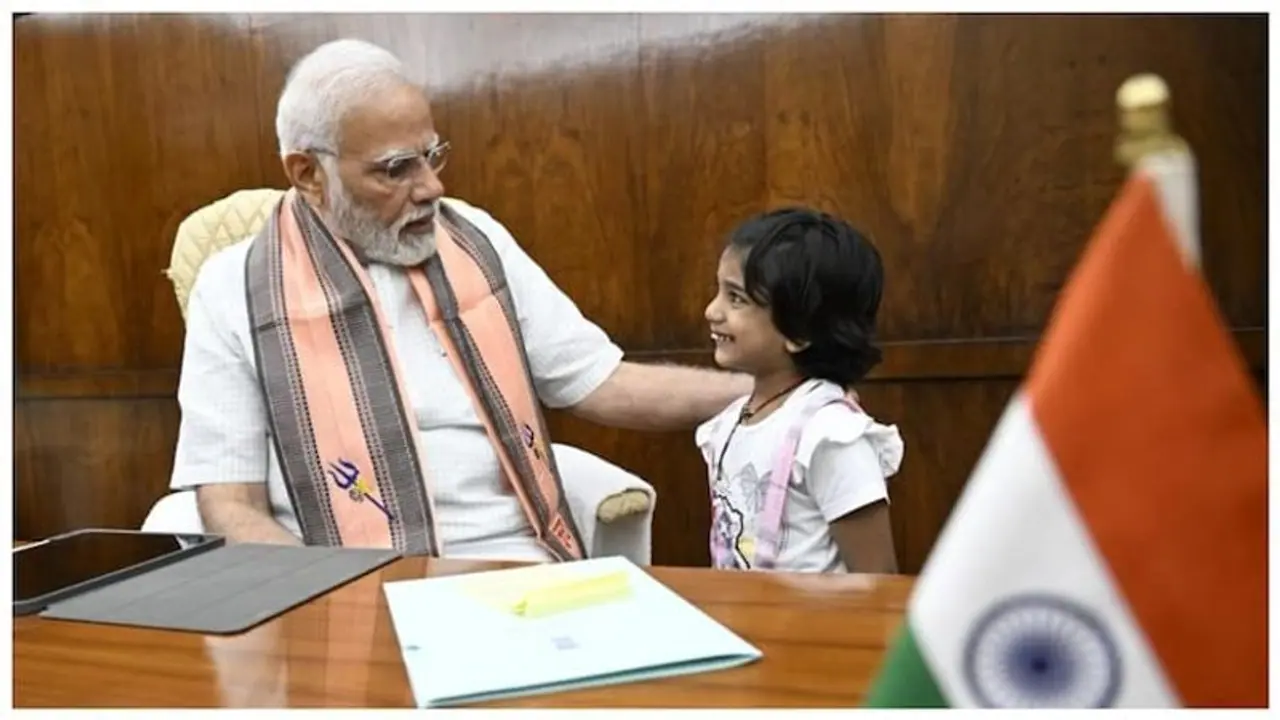 நீங்கள் மோடிதானே.. நீங்கள் மக்களவையில் வேலை செய்கிறீர்கள்.. பிரதமரை திகைக்க வைத்த 5 வயது சிறுமி. நீங்கள் மோடிதானே.. நீங்கள் மக்களவையில் வேலை செய்கிறீர்கள்.. பிரதமரை திகைக்க வைத்த 5 வயது சிறுமி.