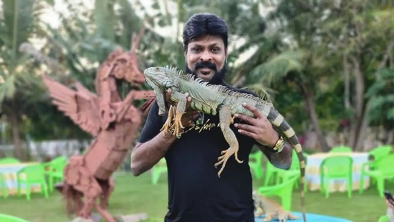 కెసినో బాస్ చీకోటికే దొంగల టోపీ... ఇన్నోవా కారును మాయంచేసిన దుండగులు కెసినో బాస్ చీకోటికే దొంగల టోపీ... ఇన్నోవా కారును మాయంచేసిన దుండగులు