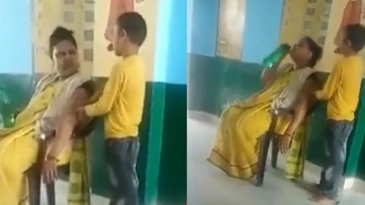 ക്ലാസ് മുറിയിൽ വിദ്യാർഥിയെക്കൊണ്ട് മസാജ് ചെയ്യിപ്പിച്ചു, അധ്യാപികക്ക് സസ്പെൻഷൻ വീഡിയോ ക്ലാസ് മുറിയിൽ വിദ്യാർഥിയെക്കൊണ്ട് മസാജ് ചെയ്യിപ്പിച്ചു, അധ്യാപികക്ക് സസ്പെൻഷൻ വീഡിയോ