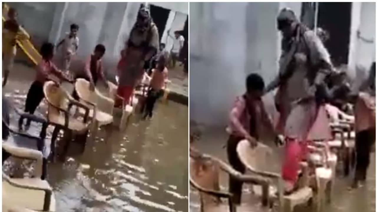 സ്കൂളില്‍ വെള്ളക്കെട്ട്, വിദ്യാർത്ഥികൾ ഇട്ട് തന്ന കസേരയ്ക്ക് മുകളിലൂടെ നടന്ന് അധ്യാപിക; വീഡിയോ പുറത്ത്