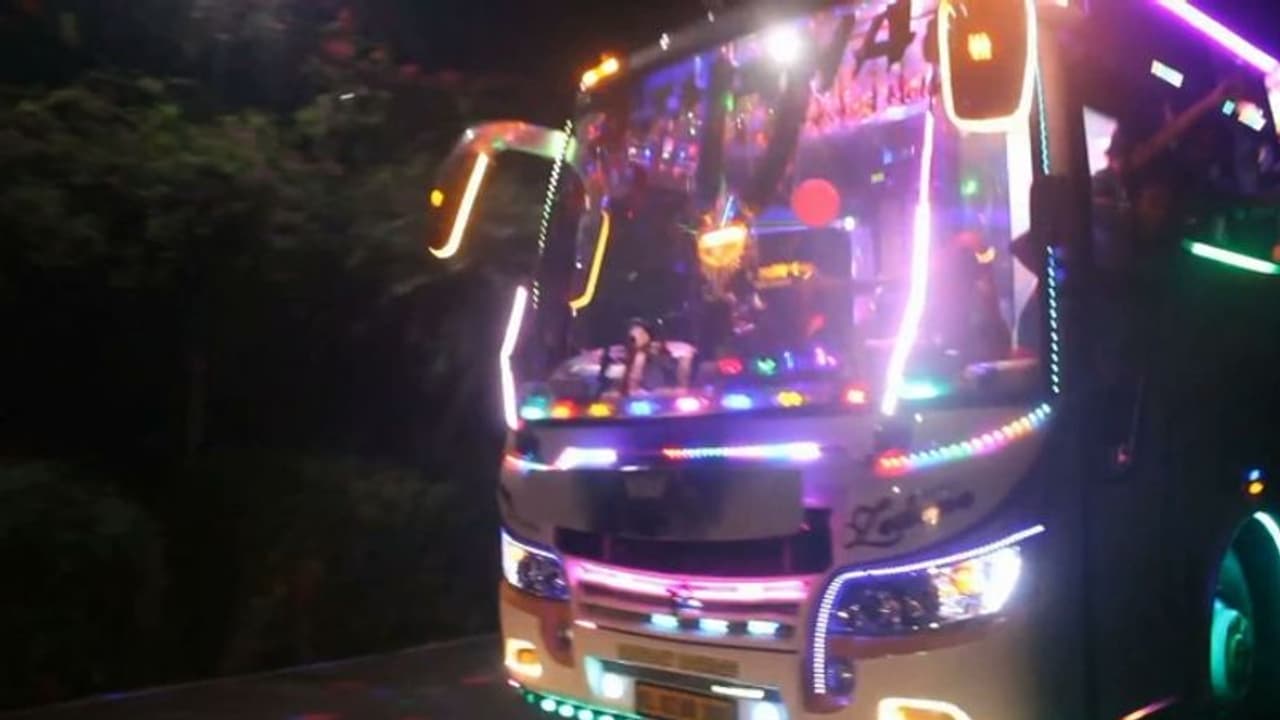 'കോളേജ് വിനോദയാത്രകള്ക്ക് രൂപമാറ്റം വരുത്തിയ ബസുകള് വേണ്ട', കര്ശന നിബന്ധന 'കോളേജ് വിനോദയാത്രകള്ക്ക് രൂപമാറ്റം വരുത്തിയ ബസുകള് വേണ്ട', കര്ശന നിബന്ധന