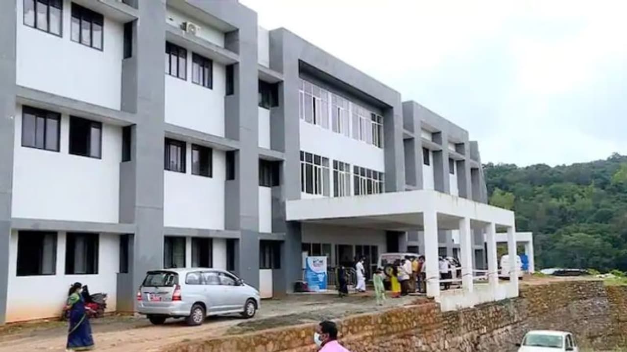 ഇടുക്കി മെഡിക്കല് കോളേജിന് അംഗീകാരം; നൂറ് എംബിബിഎസ് സീറ്റുകൾ അനുവദിച്ച് മെഡിക്കൽ കമ്മീഷൻ ഇടുക്കി മെഡിക്കല് കോളേജിന് അംഗീകാരം; നൂറ് എംബിബിഎസ് സീറ്റുകൾ അനുവദിച്ച് മെഡിക്കൽ കമ്മീഷൻ