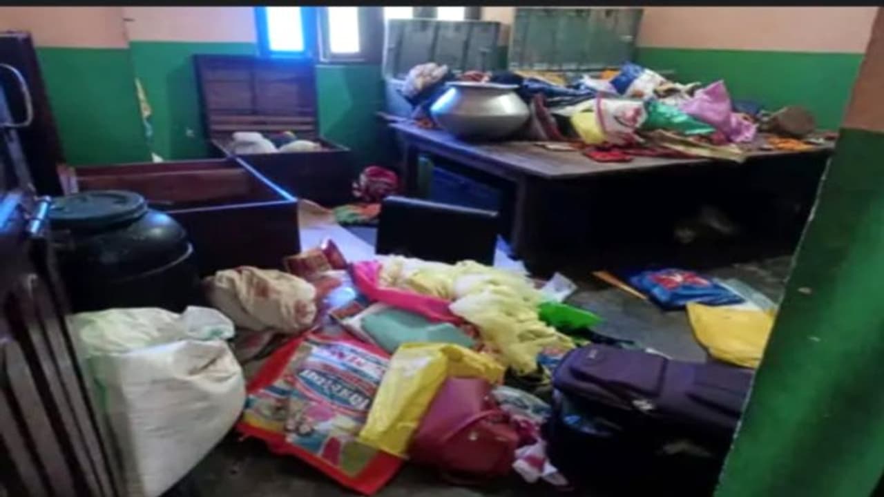 बेतिया में दो घरों में डकैटी, 20 25 की संख्या में आए हथियारबंद अपराधी, लोगों को बंधक बना दिया घटना को अंजाम बेतिया में दो घरों में डकैटी, 20 25 की संख्या में आए हथियारबंद अपराधी, लोगों को बंधक बना दिया घटना को अंजाम