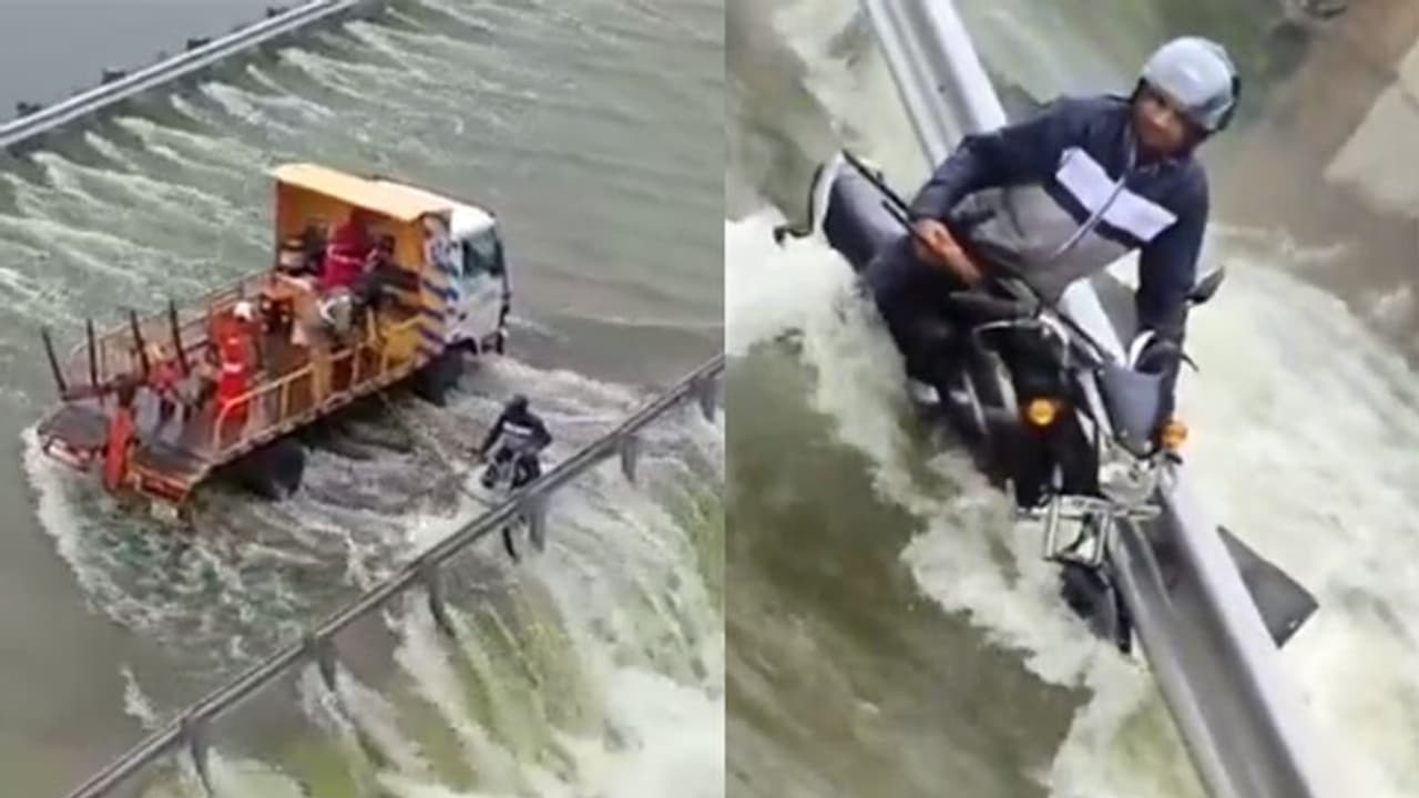 बाइक से उफनती नदी पार कर रहा था शख्स, बीच पुल पर पहुंचते ही हलक में अटकी जान, आगे जो हुआ बेहद डरावना बाइक से उफनती नदी पार कर रहा था शख्स, बीच पुल पर पहुंचते ही हलक में अटकी जान, आगे जो हुआ बेहद डरावना