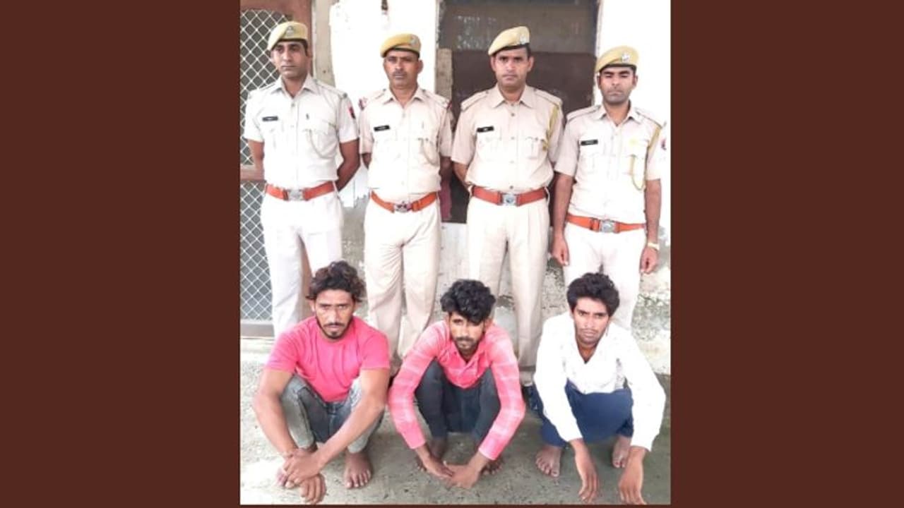 अलवर में सरदार ग्रंथि के केस काटने के मामले में, अलवर पुलिस ने किया बड़ा खुलासा, तीन लोग गिरफ्तार अलवर में सरदार ग्रंथि के केस काटने के मामले में, अलवर पुलिस ने किया बड़ा खुलासा, तीन लोग गिरफ्तार