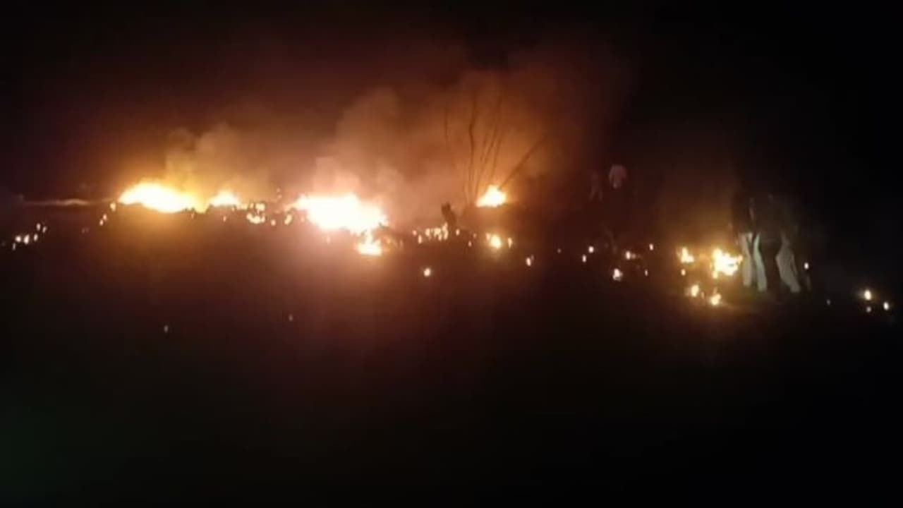 রাজস্থানের বারমেরে ভেঙে পড়ল মিগ ২১, নিহত দুই পাইলট রাজস্থানের বারমেরে ভেঙে পড়ল মিগ ২১, নিহত দুই পাইলট