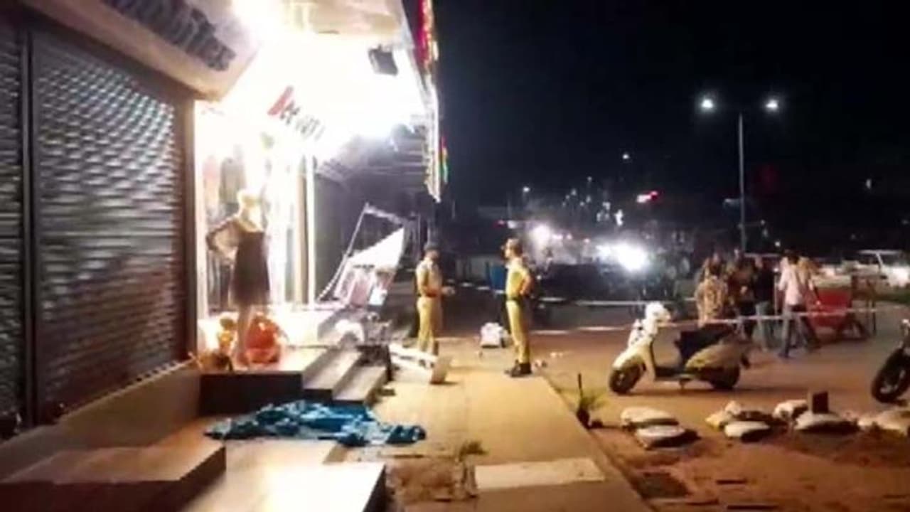 कर्नाटक में फिर टेंशन: मंगलुरु में मुस्लिम युवक की हत्या के बाद कर्फ्यू, स्कूल दो दिनों के लिए बंद कर्नाटक में फिर टेंशन: मंगलुरु में मुस्लिम युवक की हत्या के बाद कर्फ्यू, स्कूल दो दिनों के लिए बंद