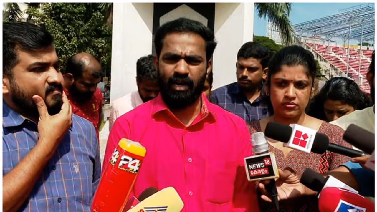 പി ബിജുവിന്റെ പേരില് ഫണ്ട് തട്ടിപ്പെന്നത് കള്ളക്കഥ,ഒരു പരാതിയുമില്ലെന്ന് ഡിവൈഎഫ്ഐ സെക്രട്ടറി വികെ സനോജ് പി ബിജുവിന്റെ പേരില് ഫണ്ട് തട്ടിപ്പെന്നത് കള്ളക്കഥ,ഒരു പരാതിയുമില്ലെന്ന് ഡിവൈഎഫ്ഐ സെക്രട്ടറി വികെ സനോജ്