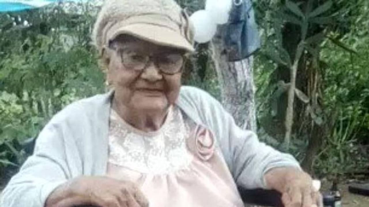 മുത്തശ്ശിയുടെ അവസാനത്തെ ആഗ്രഹം, ശവകുടീരത്തിന് മുകളിൽ കൂറ്റൻ ലിംഗം വയ്ക്കണം! മുത്തശ്ശിയുടെ അവസാനത്തെ ആഗ്രഹം, ശവകുടീരത്തിന് മുകളിൽ കൂറ്റൻ ലിംഗം വയ്ക്കണം!