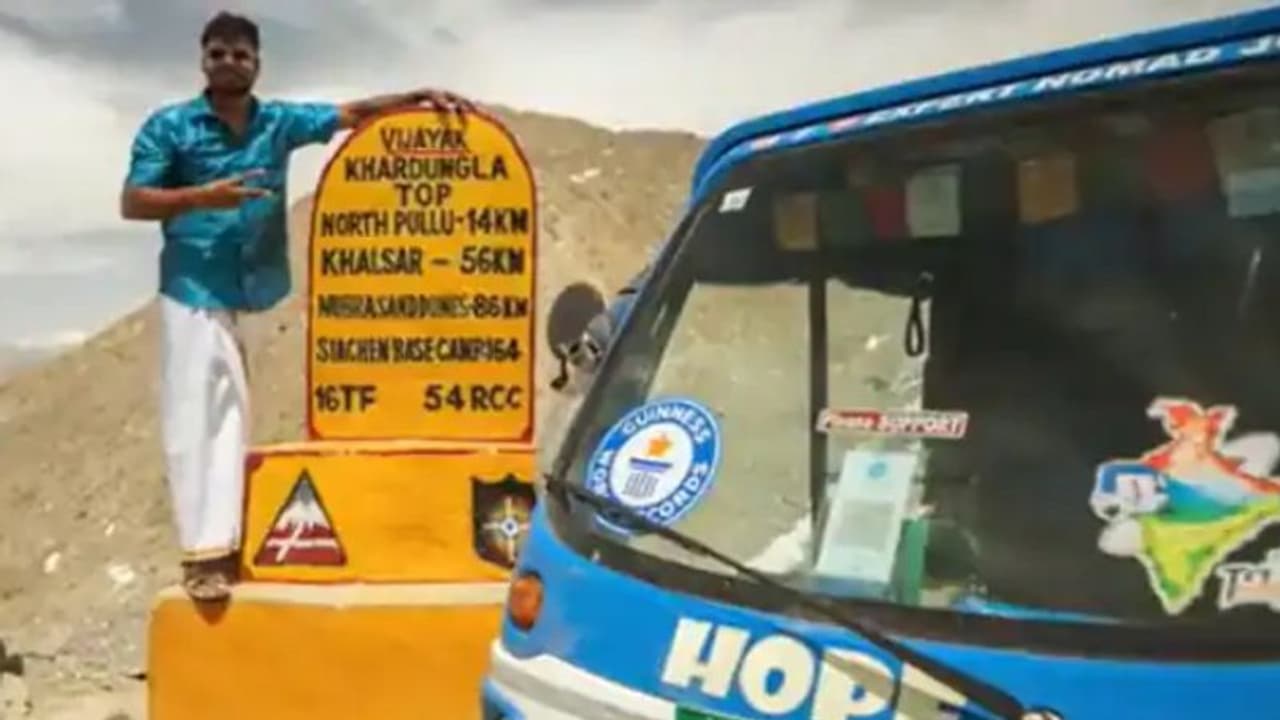 लेह में 17,900 फीट की ऊंचाई पर पहुंची महिंद्रा की ये इलेक्ट्रिक गाड़ी, आनंद महिंद्रा ने शेयर किया वीडियो लेह में 17,900 फीट की ऊंचाई पर पहुंची महिंद्रा की ये इलेक्ट्रिक गाड़ी, आनंद महिंद्रा ने शेयर किया वीडियो