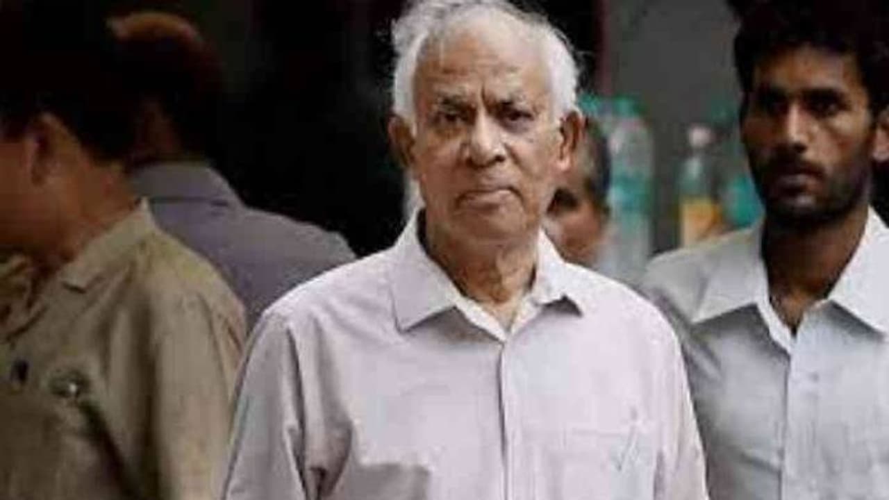 കല്ക്കരി അഴിമതിക്കേസില് മുന് കല്ക്കരി സെക്രട്ടറി എച്ച് സി ഗുപ്ത കുറ്റക്കാരന് കല്ക്കരി അഴിമതിക്കേസില് മുന് കല്ക്കരി സെക്രട്ടറി എച്ച് സി ഗുപ്ത കുറ്റക്കാരന്