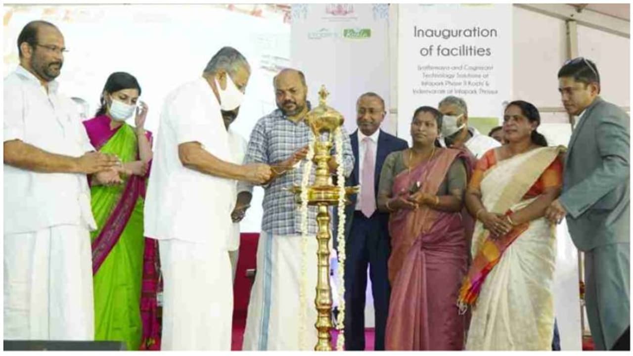 അടുത്ത 5 വര്ഷത്തിനകം 63 ലക്ഷം ചതുരശ്രഅടി ഐടി സ്പേസ്, 67,000 തൊഴിലവസരങ്ങള്: മുഖ്യമന്ത്രി അടുത്ത 5 വര്ഷത്തിനകം 63 ലക്ഷം ചതുരശ്രഅടി ഐടി സ്പേസ്, 67,000 തൊഴിലവസരങ്ങള്: മുഖ്യമന്ത്രി